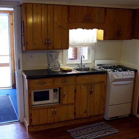 Edgewater Inn & Cottages Eagle River Ruang foto